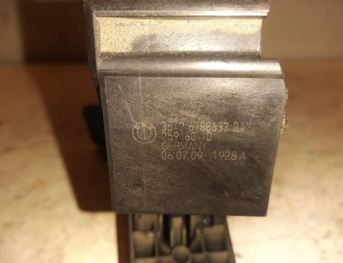 BMW 3 Series E90/E91/E92/E93 (2004-2013) Plynový pedál 25916010 23449903