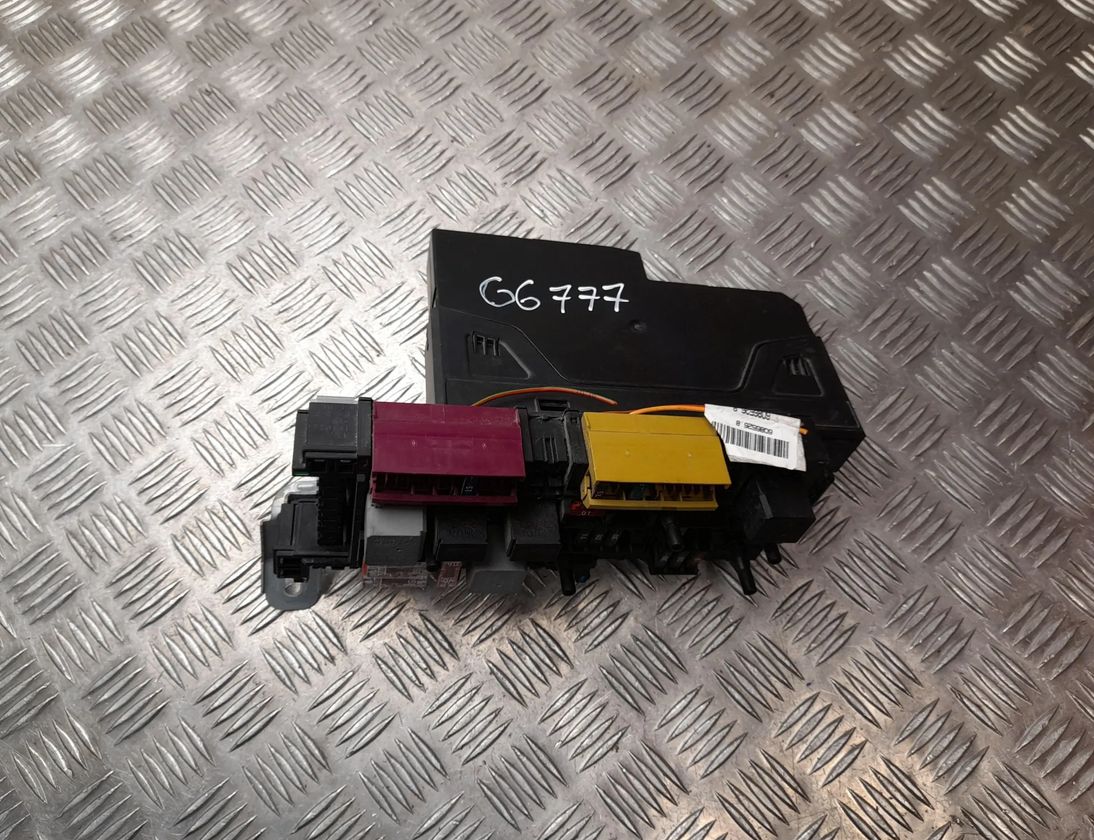 MERCEDES-BENZ C-Class W204/S204/C204 (2004-2015) Блок предохранителей A2049060405,A2045458732,A2129028502 23491849