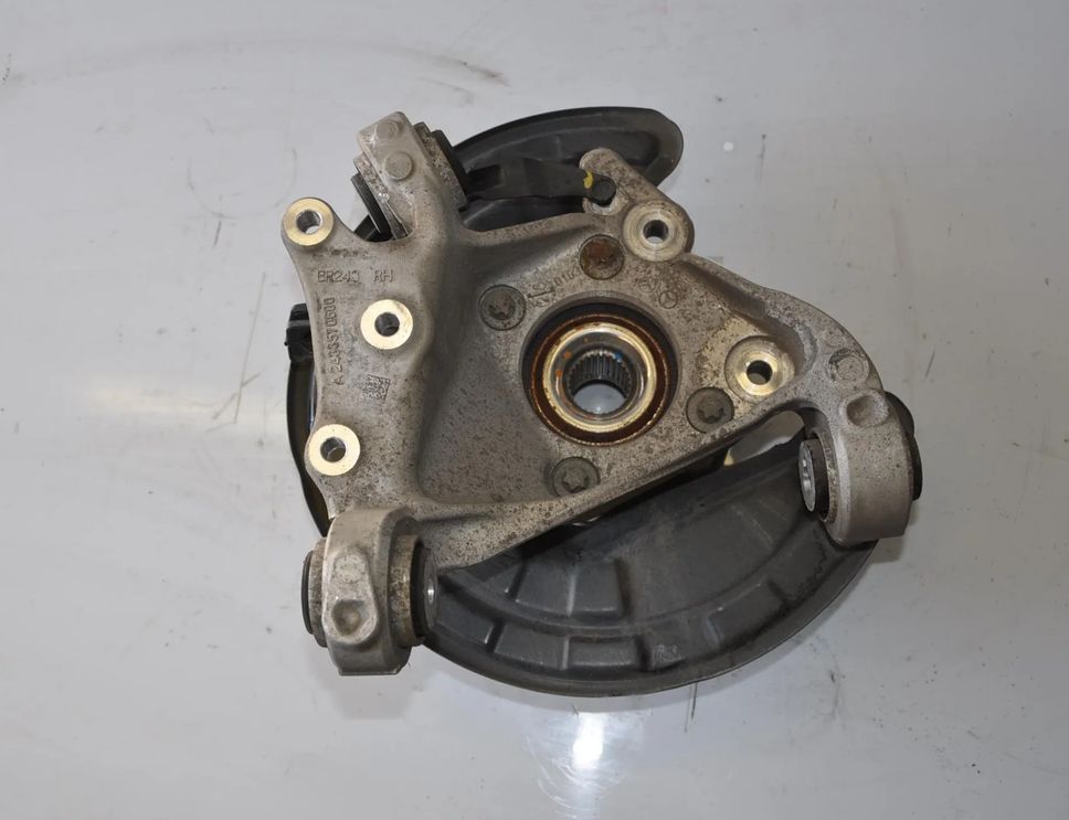 MERCEDES-BENZ EQA 1 generation (2021-2023) Ступица задняя правая A2433570600,A2474233600,A2433560100 26382622