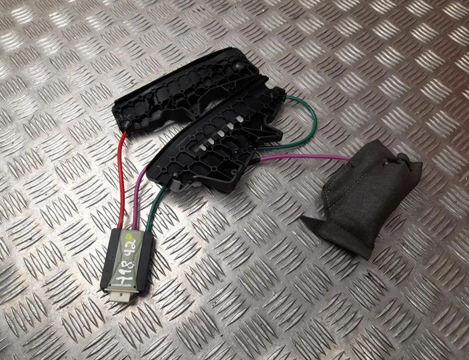 BMW 4 Series F32/F33/F36 (2013-2020) Ostatné časti sedadla 7339993,008140500 29970923