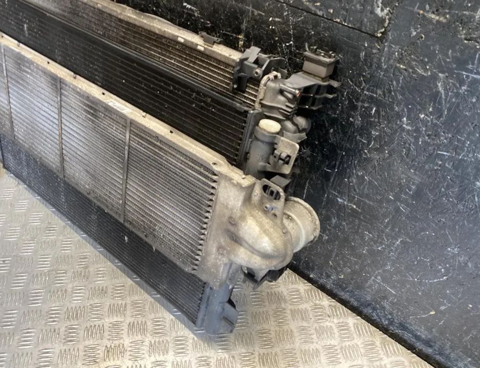 VOLKSWAGEN Transporter T5 (2003-2015) Охлаждающий радиатор 7E0820411D,7E0121253A,7H0145804B 30250769