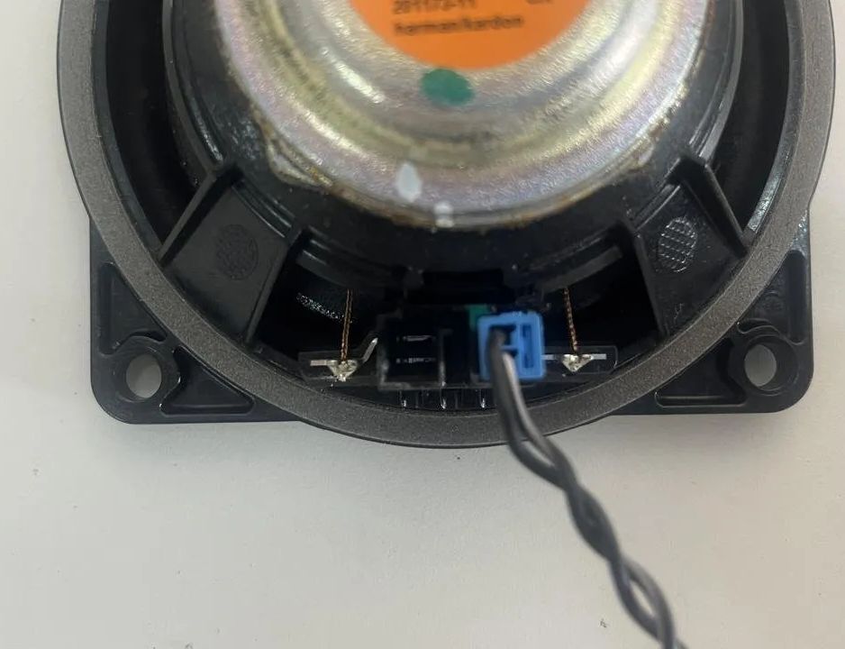 BMW 3 Series G20/G21/G28 (2018-2024) Ľavý predný dverový reproduktor 2622468,9226358,6513262246801 31690247