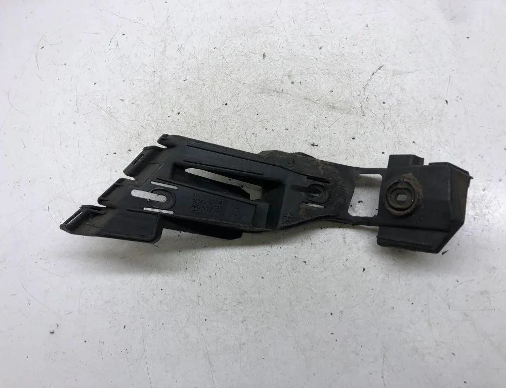 VOLKSWAGEN Golf 8 generation (2019-2023) Pravý zadný držiak nárazníka 1K6807394 30583781