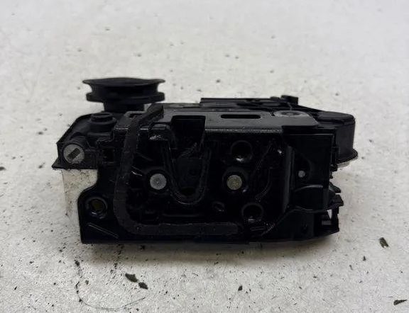 VOLKSWAGEN Golf 8 generation (2019-2023) Замок задней левой двери 5K4839015B 30585343