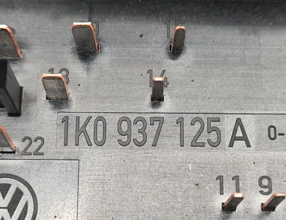 SKODA Octavia 2 generation (2004-2013) Блок предохранителей 1K0937125,1K0937125A 30593823