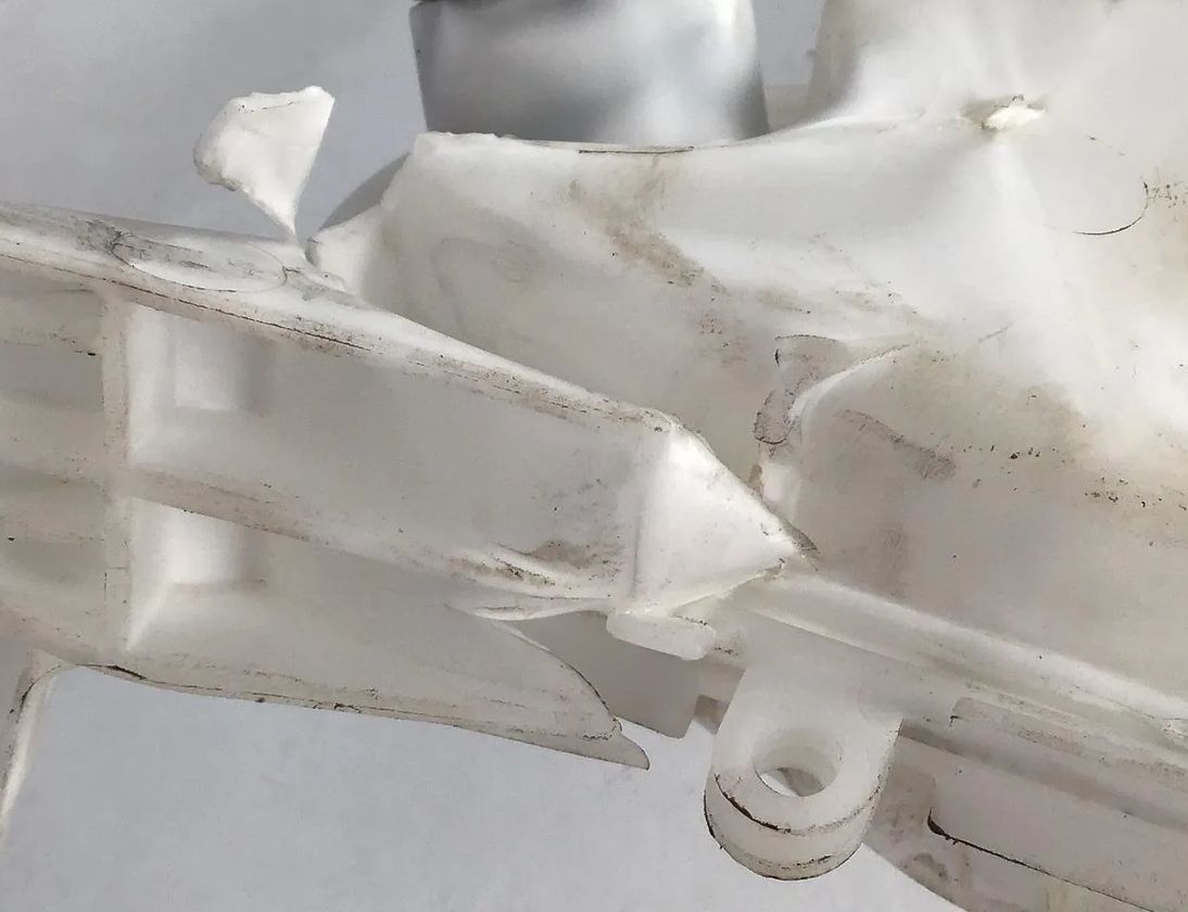 BMW M3 F80 (2013-2020) Nádrž na ostrekovač okien 7241672 21345599