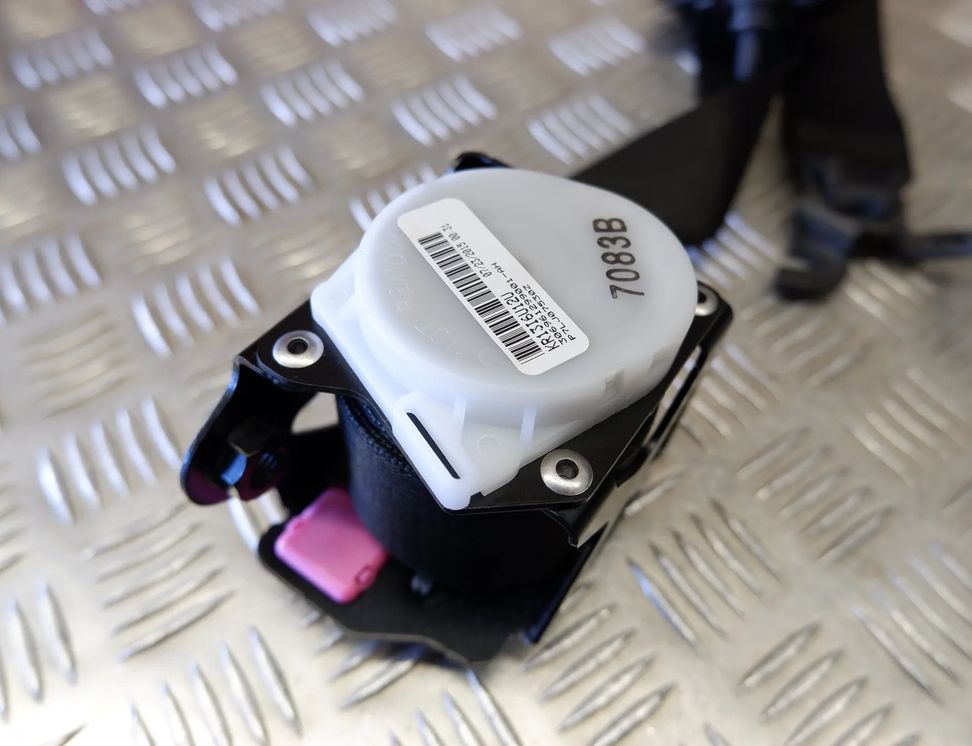 BMW X3 F25 (2010-2017) Front Left Seatbelt 7258431 25939213