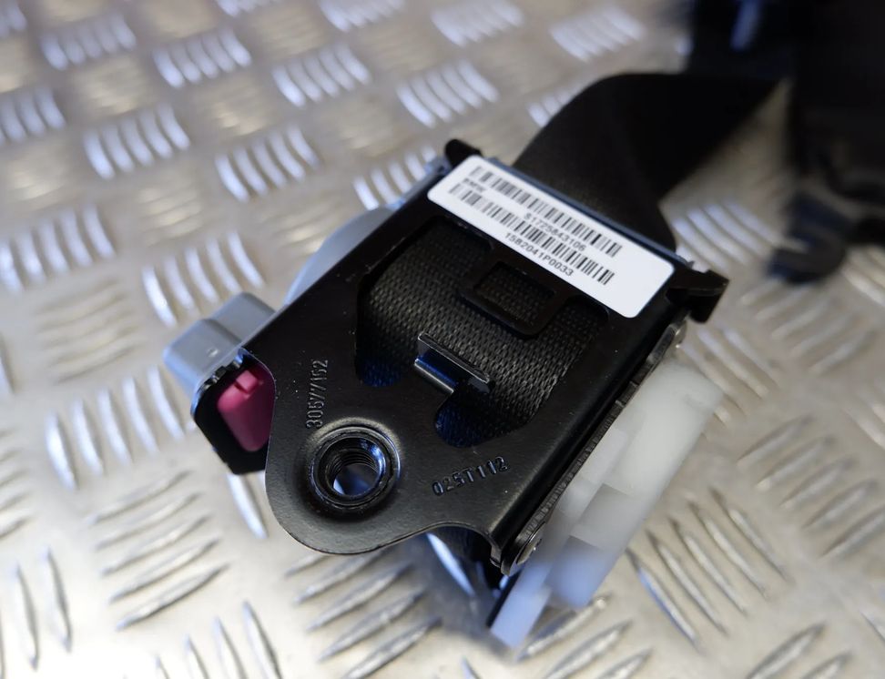 BMW X3 F25 (2010-2017) Front Left Seatbelt 7258431 25939213