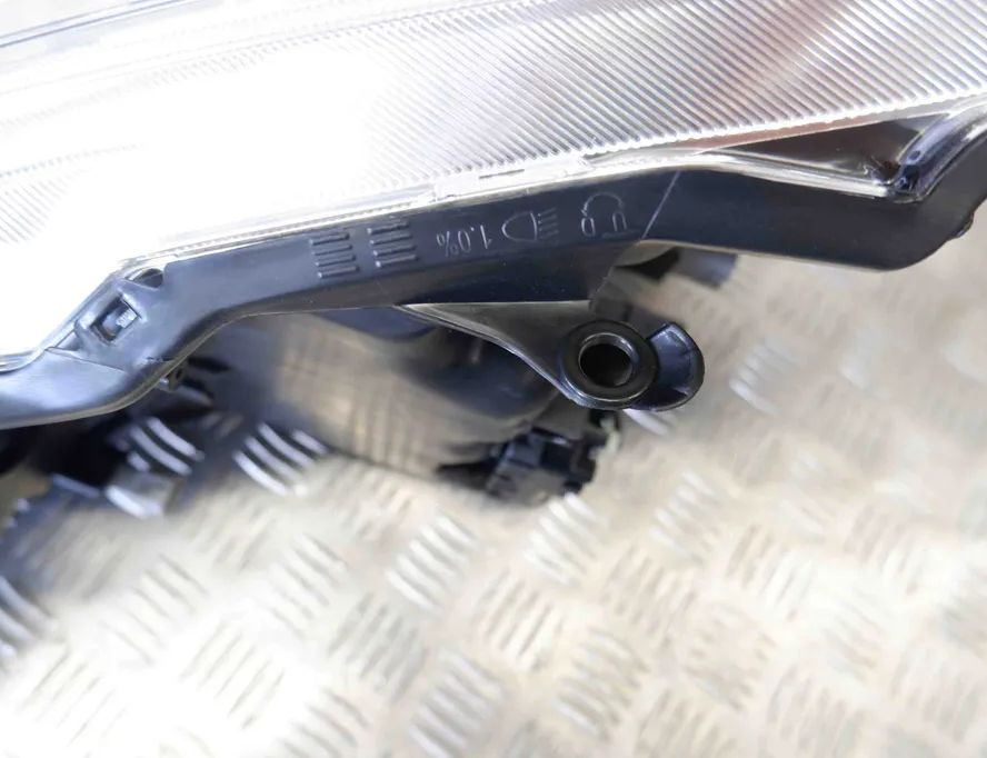 TOYOTA Prius Plus 1 generation (2012-2020) Фара передняя правая 81140-47680 32838384