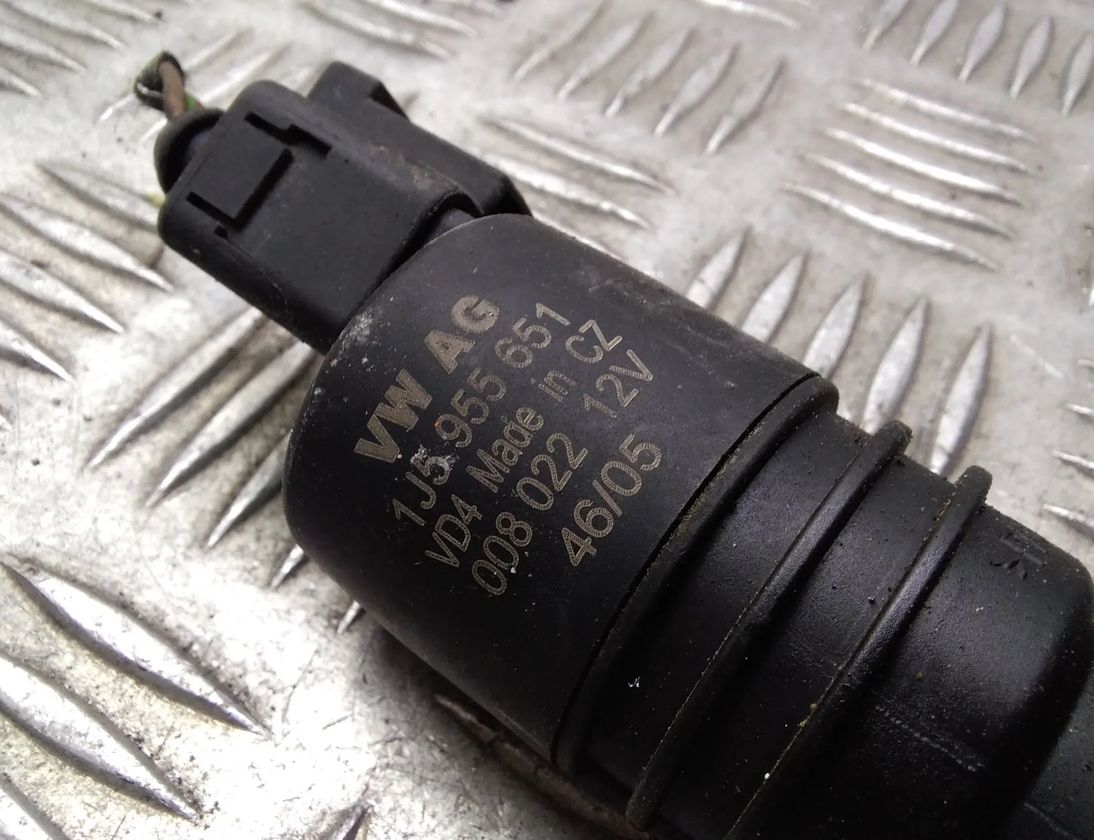 VOLKSWAGEN Phaeton 1 generation (2002-2016) НАСОС ОКОННОЙ ЖИДКОСТИ (СТЕКОЛ) 1j5955651 15525421