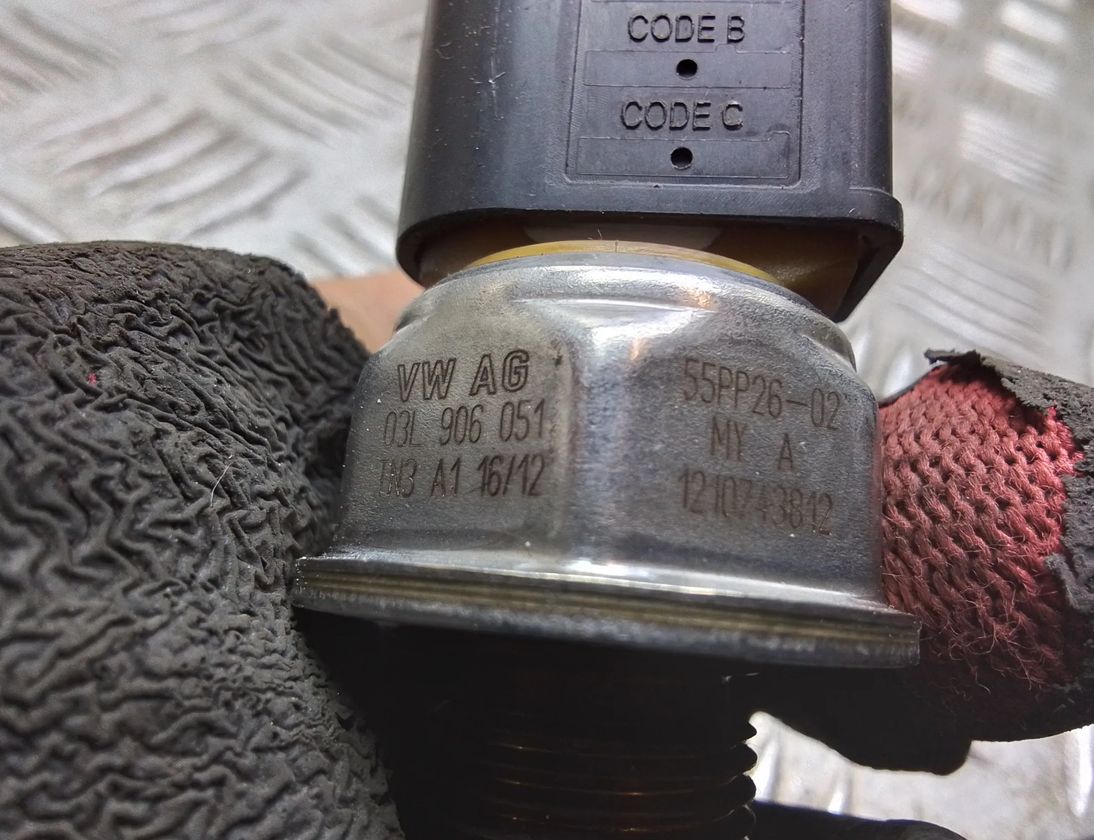 VOLKSWAGEN Tiguan 1 generation (2007-2017) Fuel pressure sensor 03l906051,55pp2602 20945198