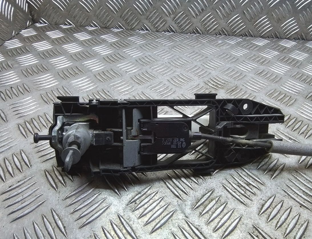 VOLKSWAGEN Tiguan 1 generation (2007-2017) Front Left Door Exterior Handle 5n0837885h,5n0837885g,5n0837885f,1k8837885,1k8837885g,1k8837885f 20985106