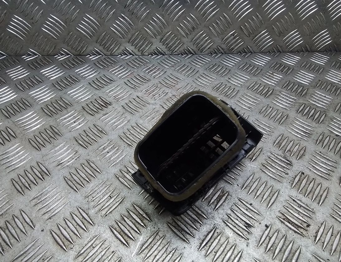 TOYOTA Corolla Verso 1 generation (2001-2009) Решетка воздухозаборника салона 15564244,302040 21741389