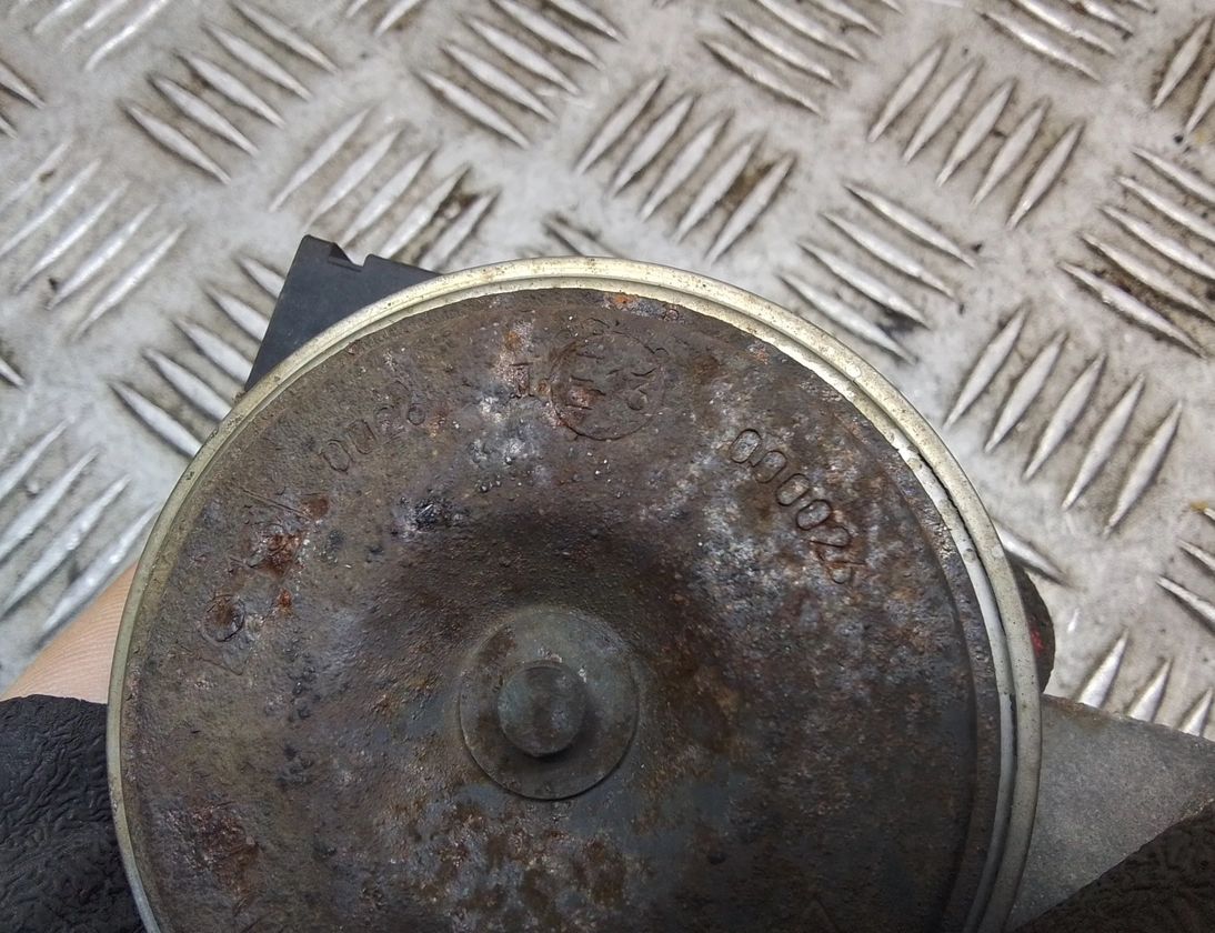 TOYOTA Corolla Verso 1 generation (2001-2009) Horn Signal e13000026,000026 21743673