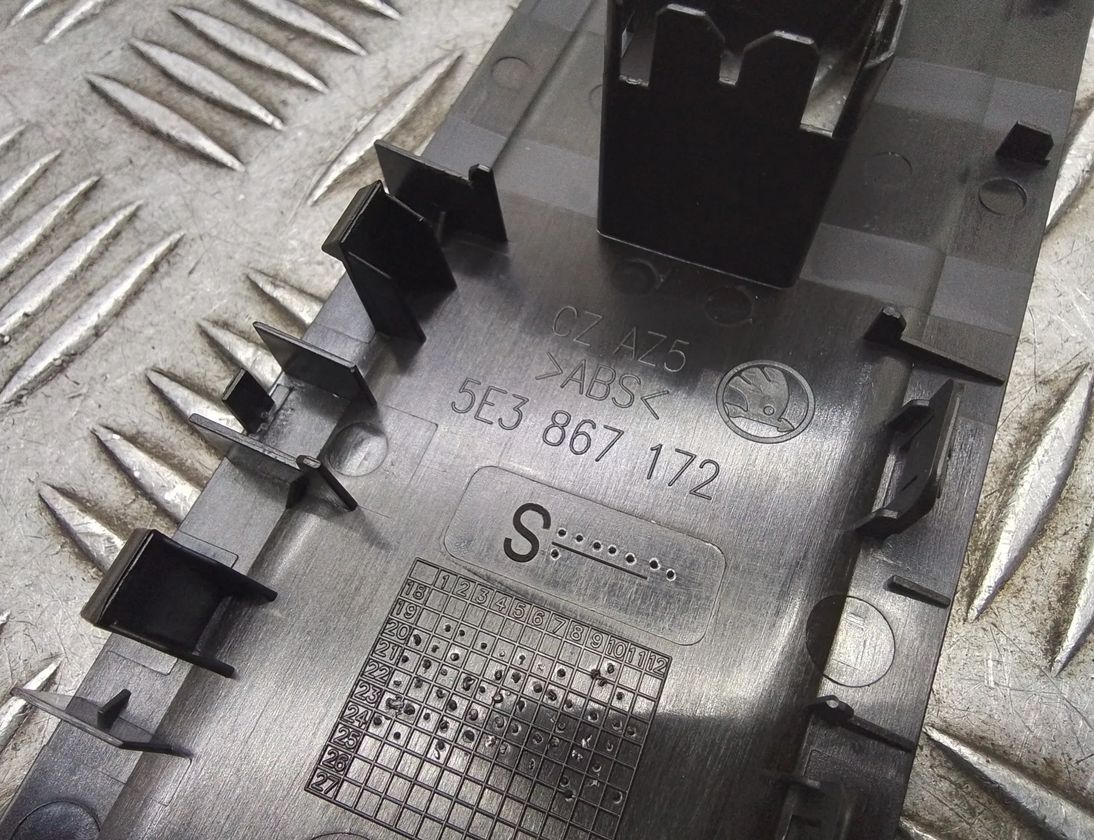 SKODA Octavia 4 generation (A8) (2019-2023) Другие внутренние детали 5e3867172 31381900