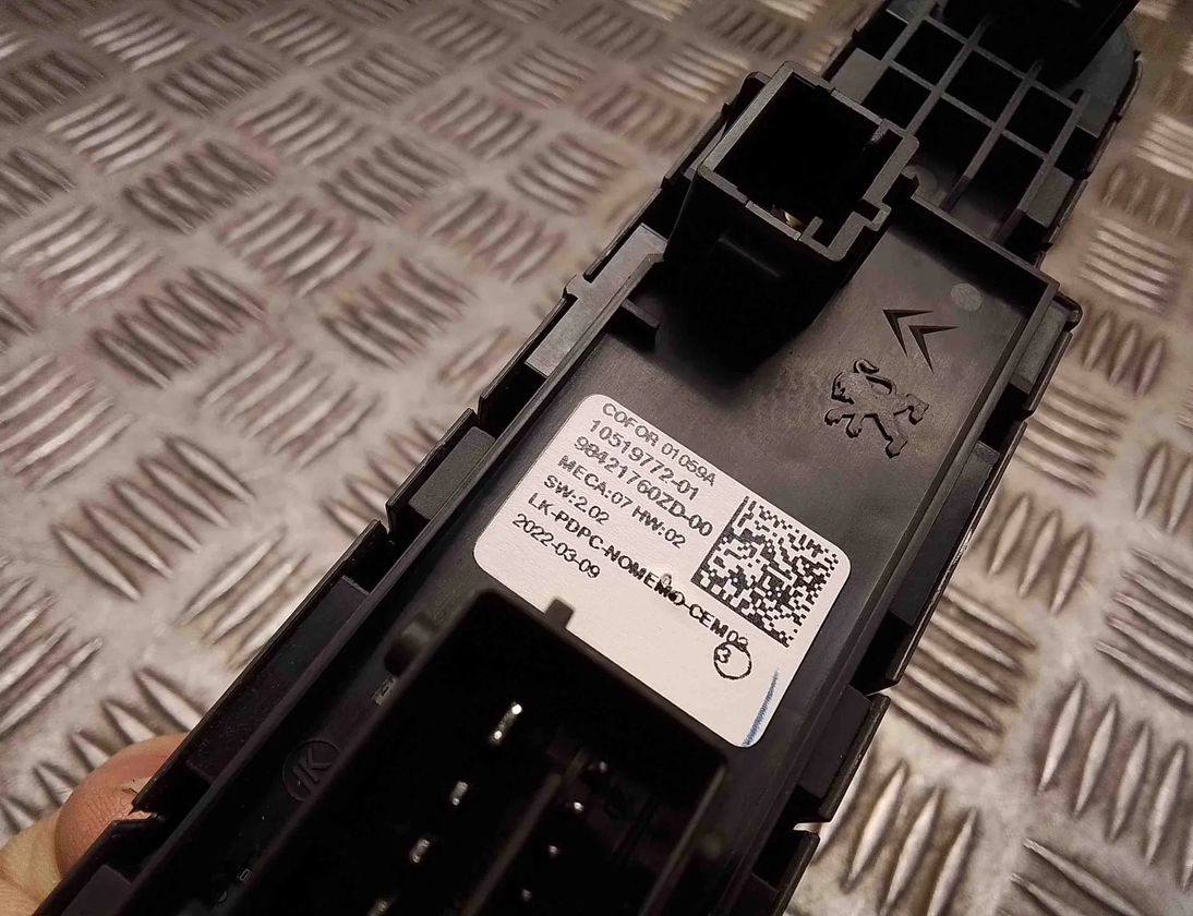 PEUGEOT 208 2 generation (2019-2023) Front Right Door Window Switch 98421760zd,98421760zd00 32552555