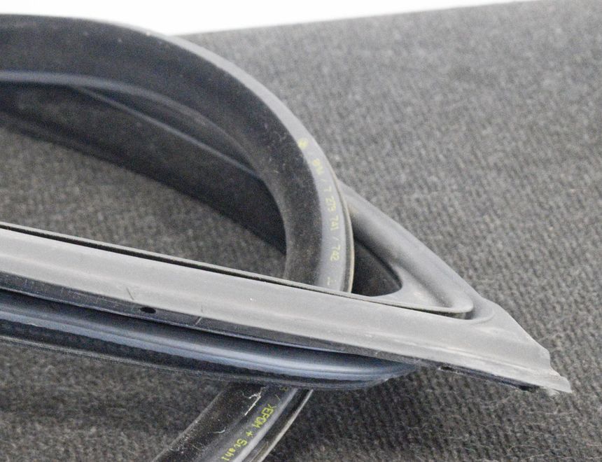 BMW 4 Series F32/F33/F36 (2013-2020) Front Left Door Seal Rubber 7279741 10023306
