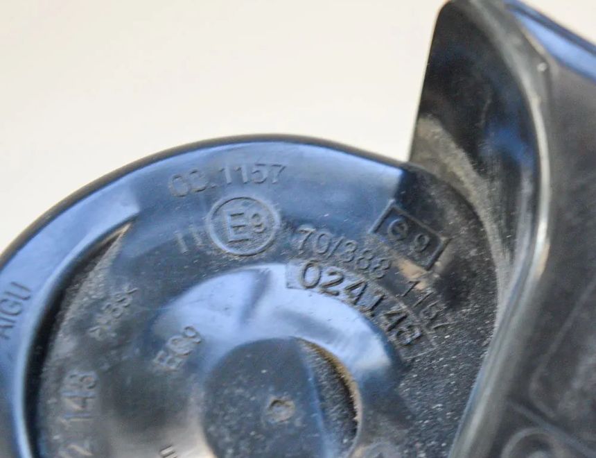 BMW 1 Series E81/E82/E87/E88 (2004-2013) Horn Signal 70388115 10700403