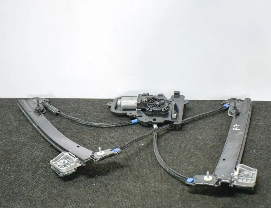 TESLA Model 3 1 generation (2017-2024) Zdvíhač pravého zadného dverového okna 16937283,1096620-14-J 11248343