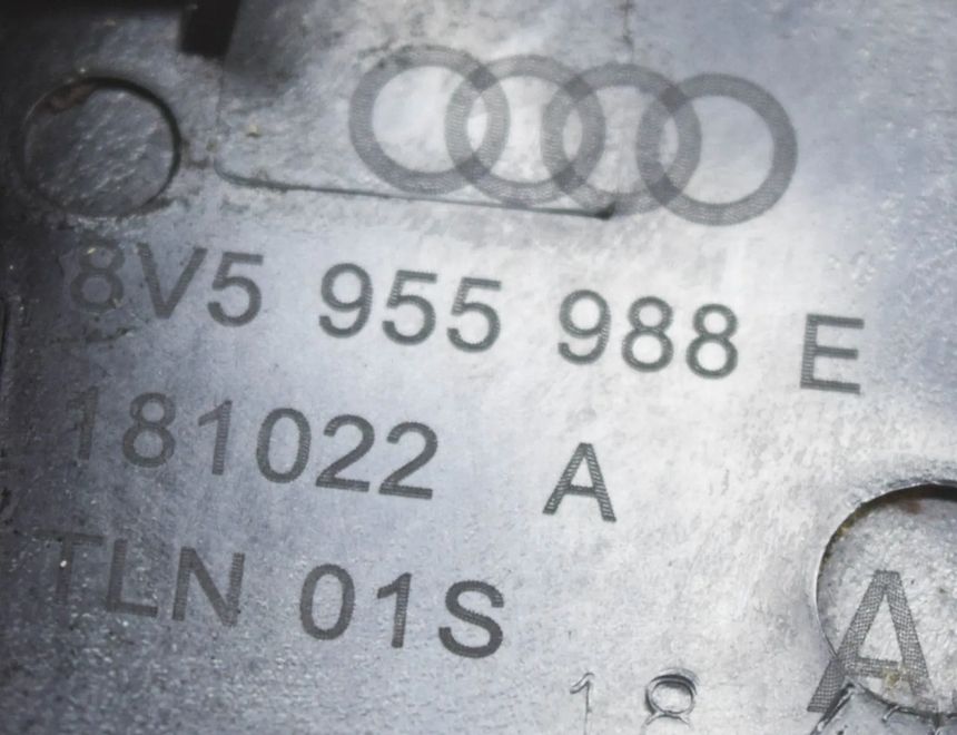 AUDI A3 8V (2012-2020) Tryska stierača 8V5955988E 11459066