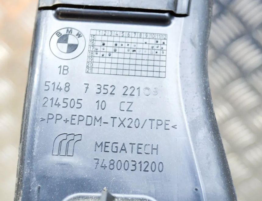 BMW 5 Series G30/G31 (2016-2023) Front Left Wing Plastic 7352221 13363582