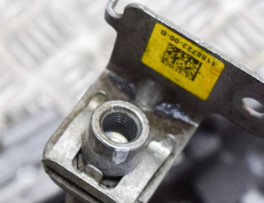 TESLA Model Y 1 generation (2020-2024) Pravý predný strmeň brzdy 1188622-00-D,1188722-00-B 15079039