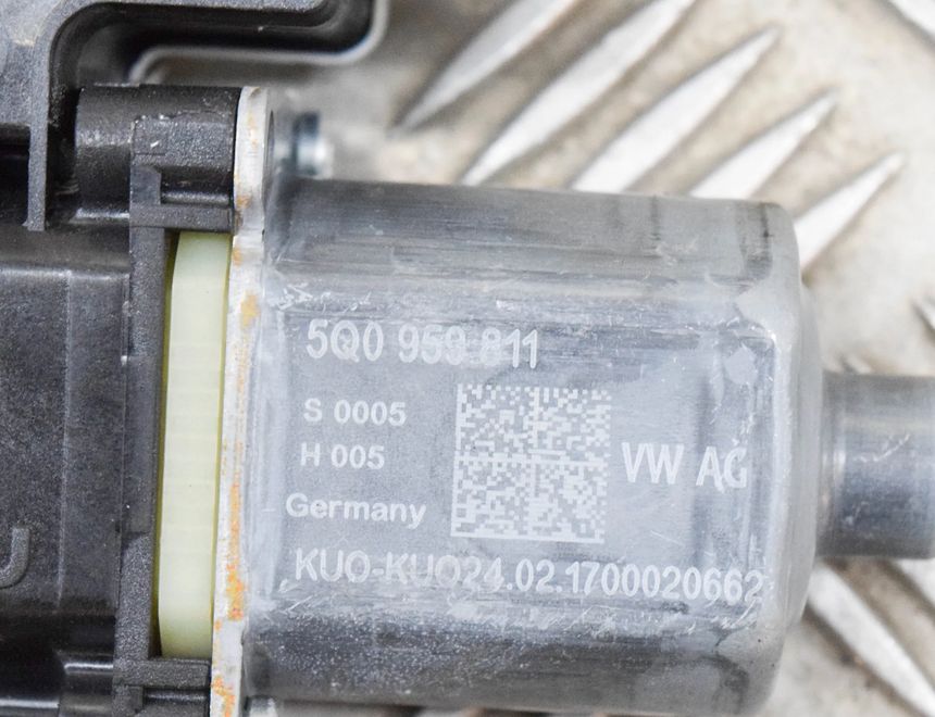 VOLKSWAGEN Golf 7 generation (2012-2024) Rear Left Door Window Control Motor 5Q0959811,0130822695 15422388