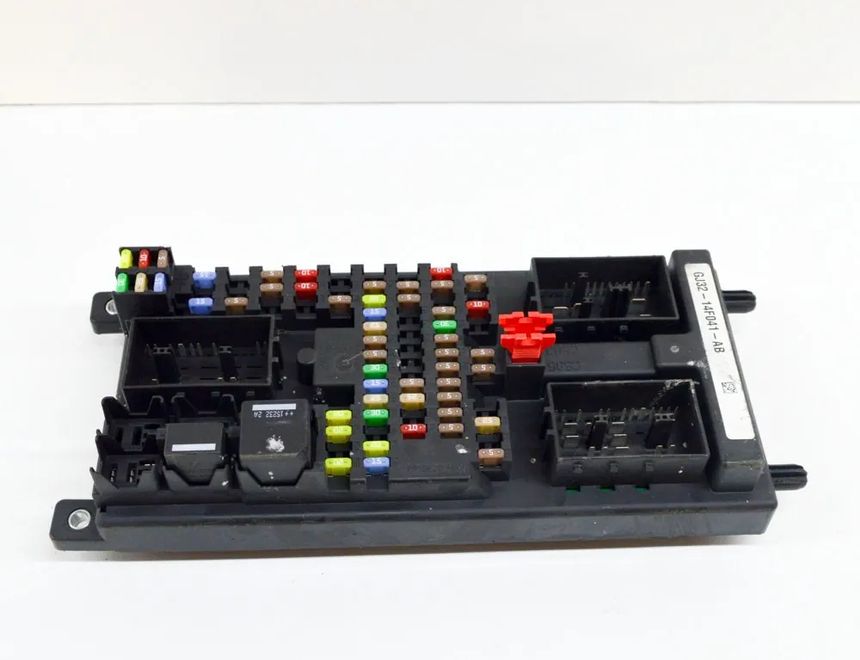 LAND ROVER Range Rover Evoque L538 (1 gen) (2011-2020) Fuse box 3521A-T510A,GJ32-14F041-AB 15501537