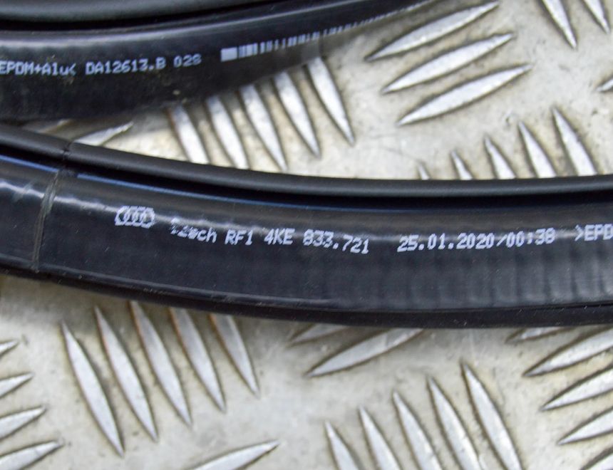AUDI e-tron 1 generation (2018-2024) Rear Left Door Sealing Rubber 4KE833721 16042022