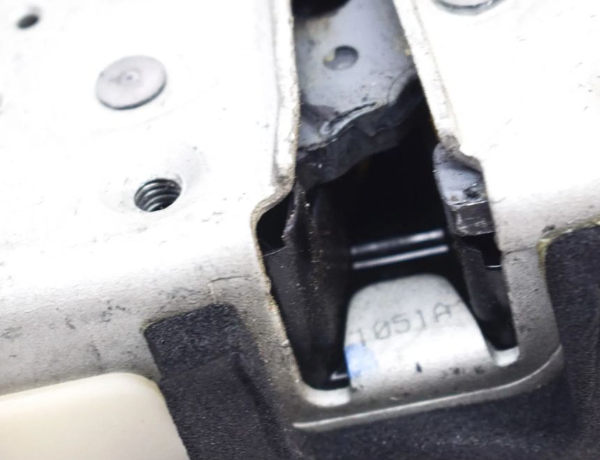 TESLA Model 3 1 generation (2017-2024) Ľavý predný zámok dverí 1500672-99-A 17133696