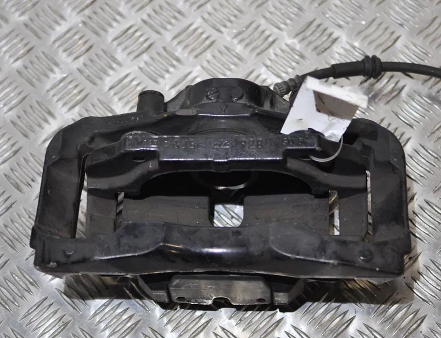 BMW 6 Series F06/F12/F13 (2010-2018) Ľavý predný brzdový strmeň 6036 1925842