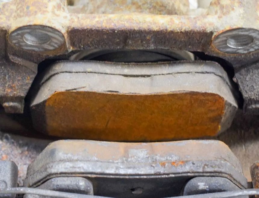 SKODA Fabia 3 generation (2014-2021) Ľavý predný brzdový strmeň 1K0615123EX 21454591