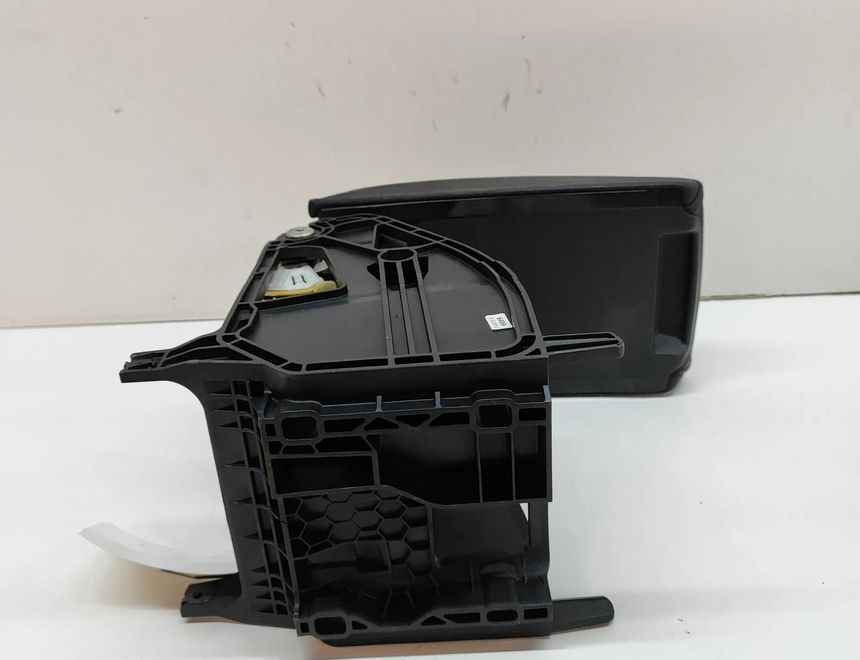 SKODA Octavia 3 generation (2013-2020) Подлокотник 5E0864207 22474379