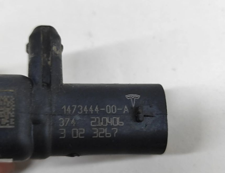 TESLA Model Y 1 generation (2020-2024) Датчик удара передний левый 1473444-00-A 22598171