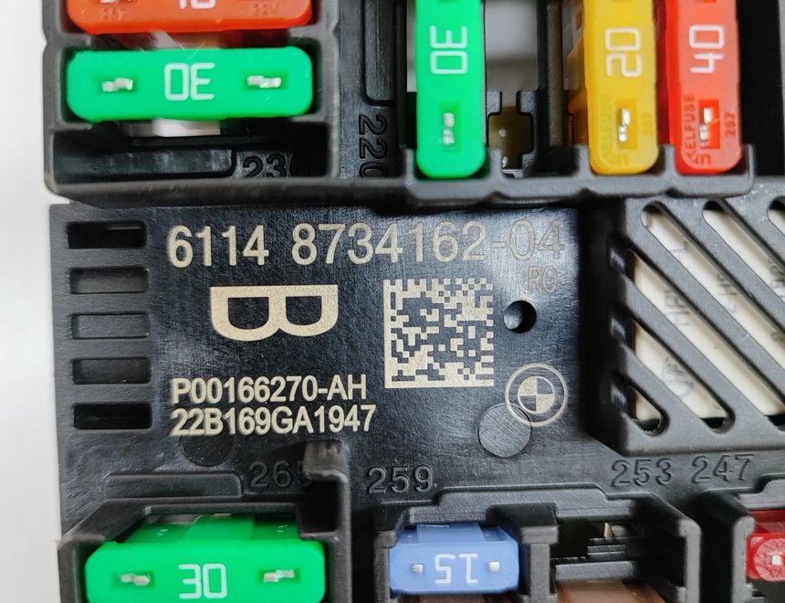 BMW 4 Series G22, G23, G26 (2020-2023) Блок предохранителей 8734162,5A44CE0 22660155