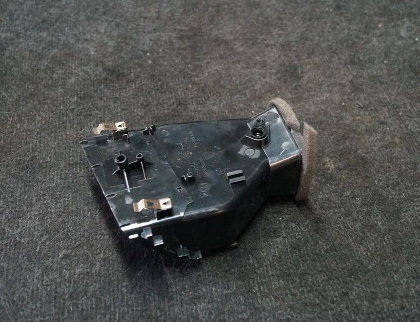 VOLKSWAGEN Touareg 2 generation (2010-2018) Dashboard Air Vents 7P2819728 2312406