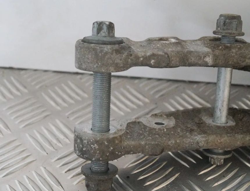 MERCEDES-BENZ E-Class W213/S213/C238/A238 (2016-2024) Pravé zadné rameno trojhranného ramena A2053300 2331173