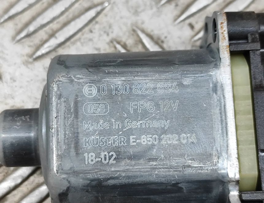 VOLKSWAGEN Golf 7 generation (2012-2024) Rear Right Door Window Control Motor 0130822694,5Q0959812D 26020010
