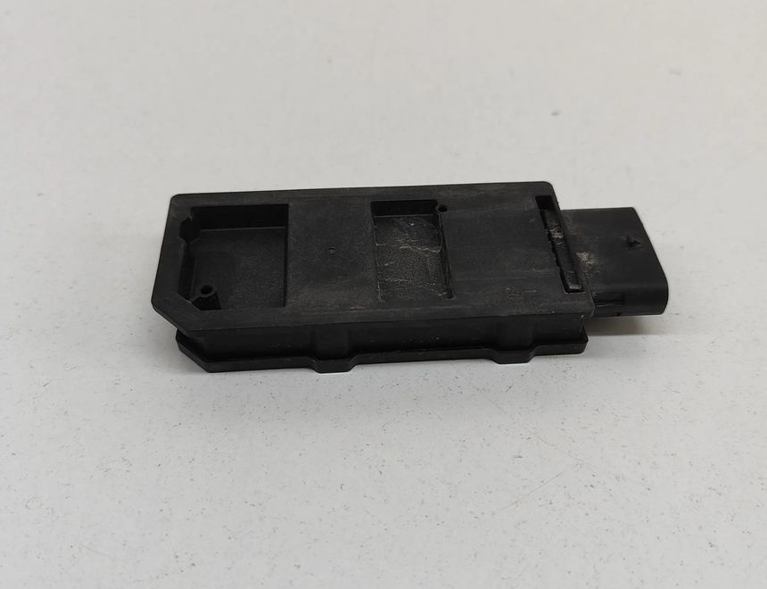 SKODA Enyaq 1 generation (2020-2023) Anténa pre bezkľúčový vstup 5WA962133D,5WA962133B,5ZA013855-30,5ZA013855 26930731