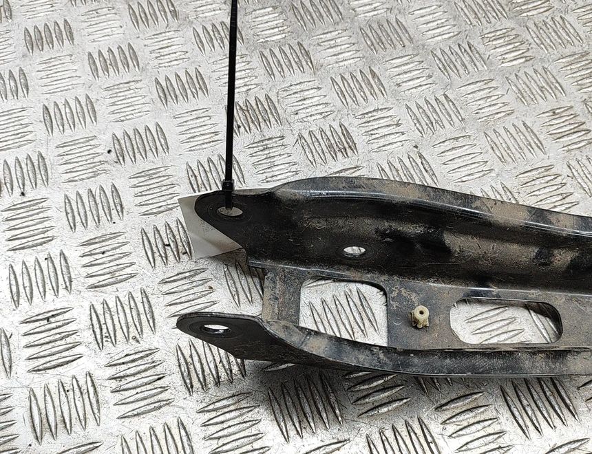 BMW iX3 1 generation (G08) (2020-2024) Ľavé zadné rameno závesu 6871508 27299428