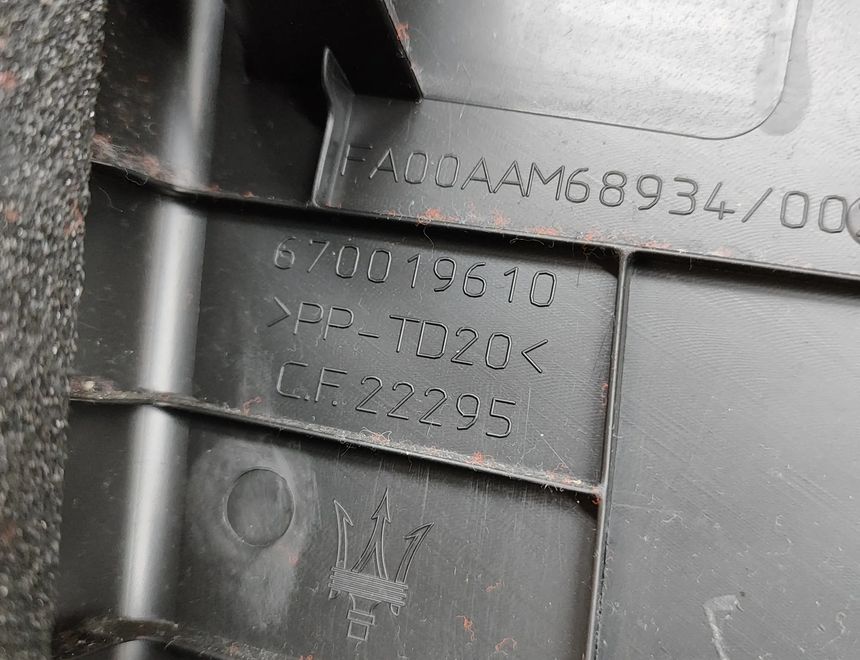 MASERATI Ghibli 3 generation (2013-2024) Right Side B Pillar Trim 670019610 27539597