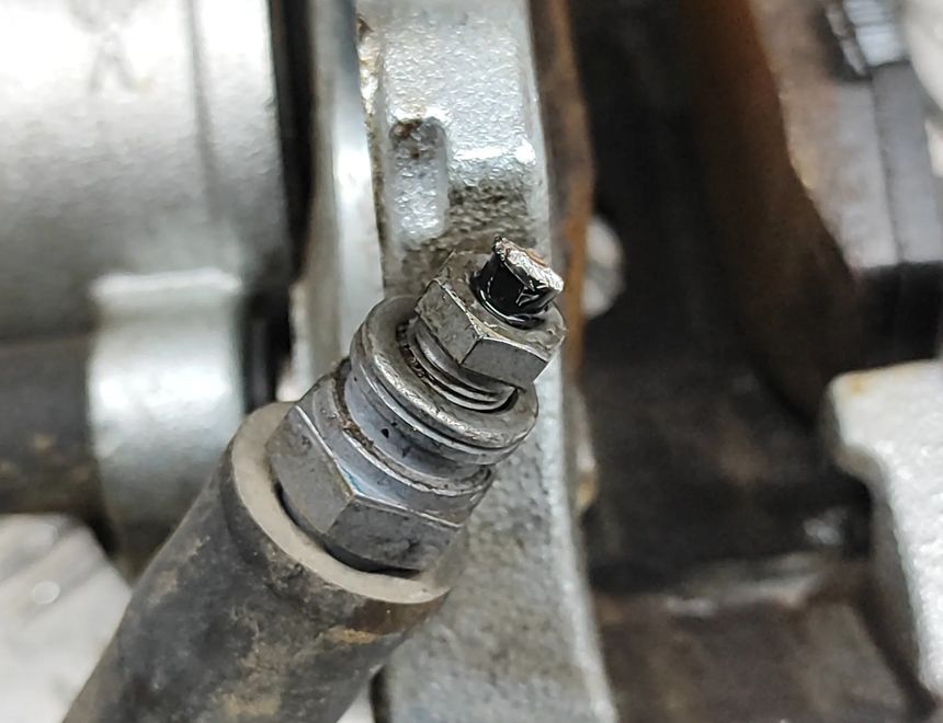 FIAT 500 2 generation (2008-2024) Ľavý predný brzdový strmeň 52108425 27983971