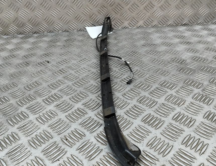 VOLKSWAGEN Touareg 2 generation (2010-2018)  Облицовка правой боковой двери задней двери 7P6827712 28138001