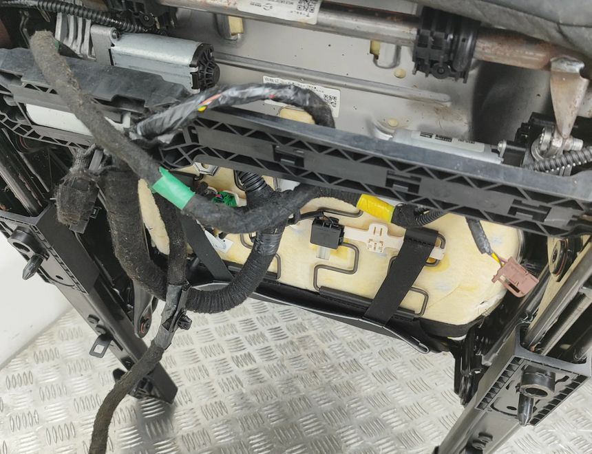 TESLA Model 3 1 generation (2017-2024) Внутренние сиденья с комплектом дверных карт 1614945-00-A,3067956-00-A,1593863-00-A,1588127-02-C,1593860-00-A 28201482