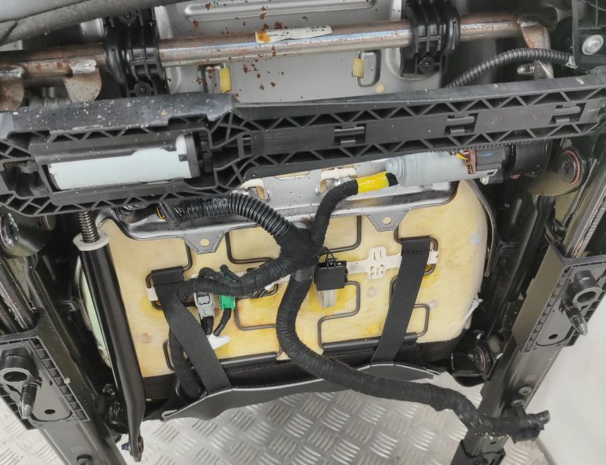 TESLA Model 3 1 generation (2017-2024) Внутренние сиденья с комплектом дверных карт 1614945-00-A,3067956-00-A,1593863-00-A,1588127-02-C,1593860-00-A 28201482