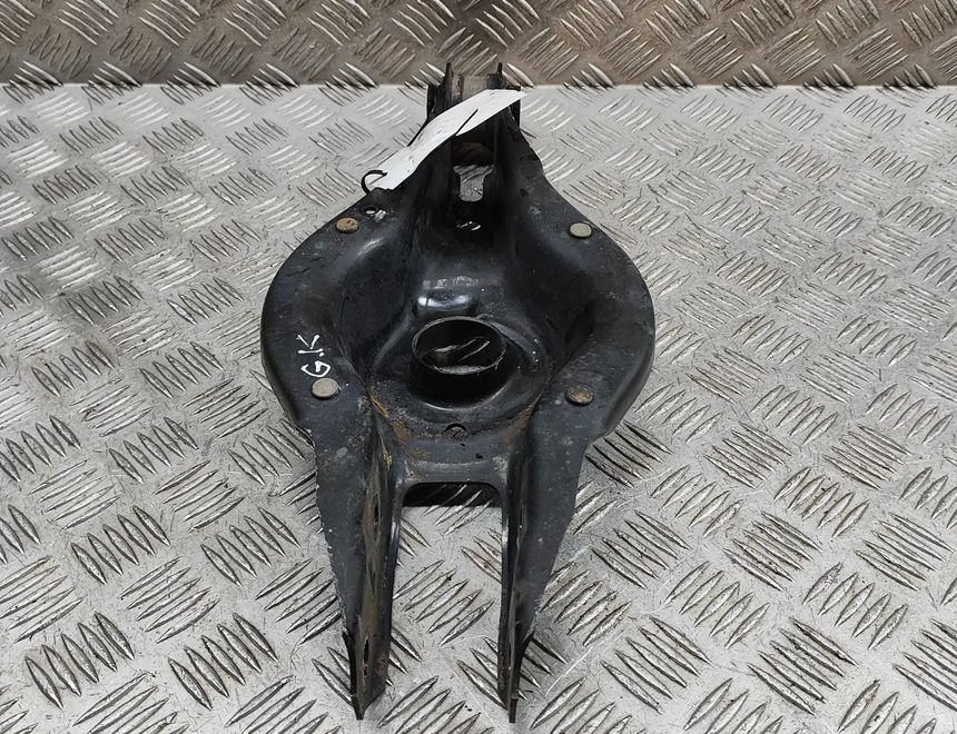 BMW 2 Series F22/F23 (2013-2020) Zadná ľavá vidlica tvaru H 6867541,6867540 28352406