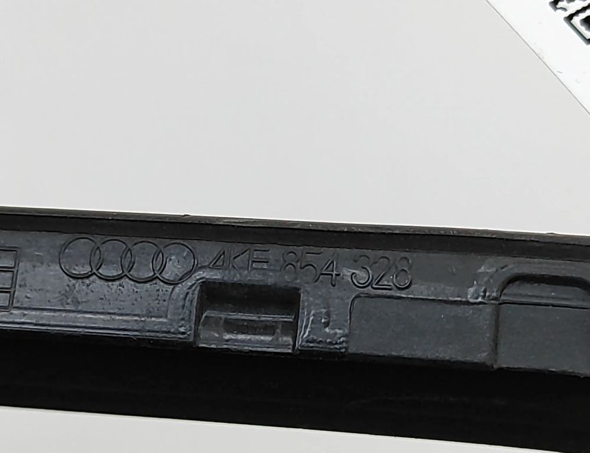 AUDI e-tron 1 generation (2018-2024) Pravý vertikálny lem čelného skla 4KE854328 28479599