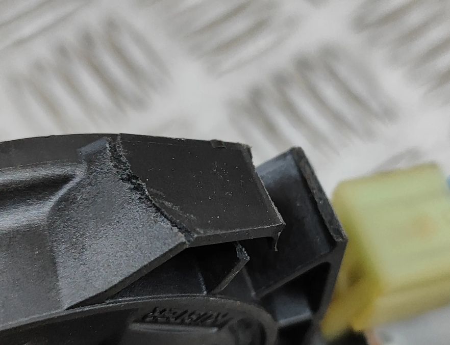 AUDI Q8 4M (2018-2024) Маторчик стеклоподъемника задней правой двери 0130822705,8W0959801 28799178