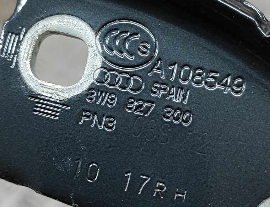 AUDI A4 allroad B9 (2016-2024) Pravý motor pre elektrické otváranie piateho dverí 8W9827300,1397221037,8W9827852A,0390204156 28842194