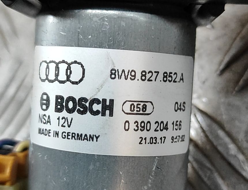 AUDI A4 allroad B9 (2016-2024) Pravý motor pre elektrické otváranie piateho dverí 8W9827300,1397221037,8W9827852A,0390204156 28842194